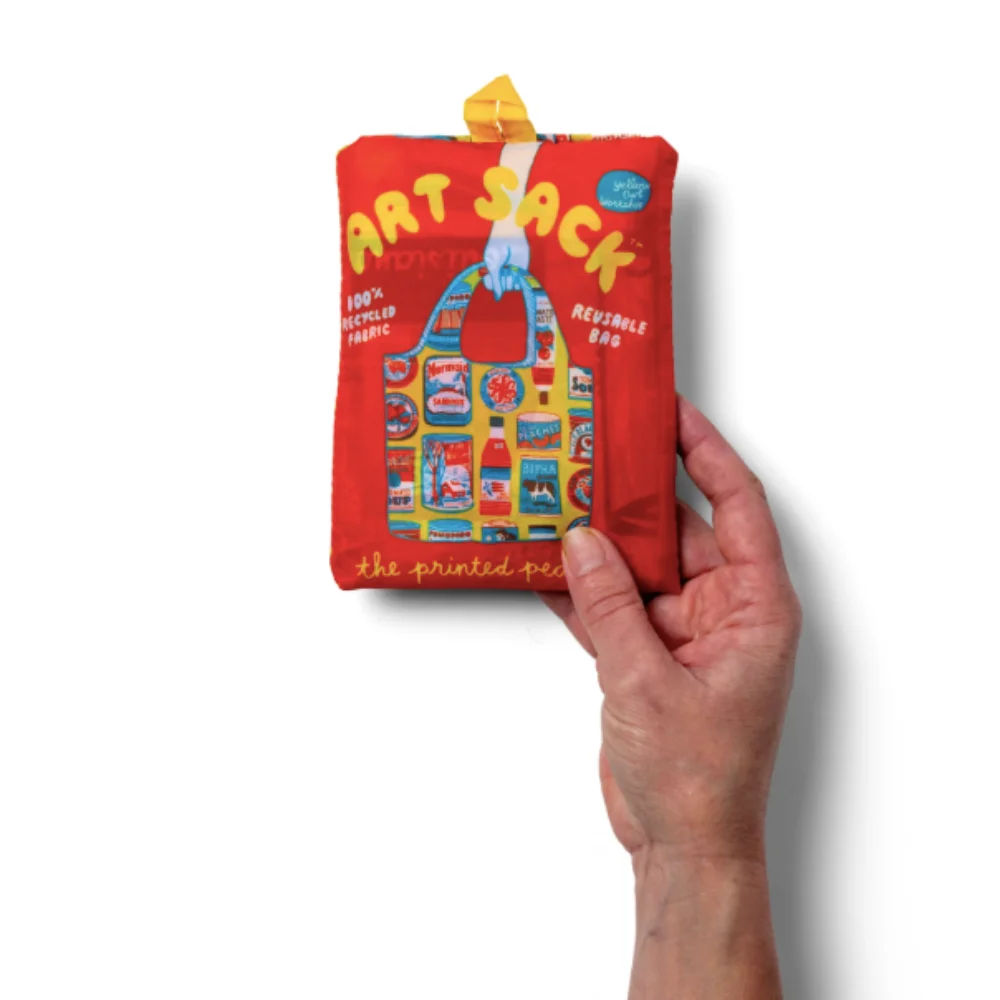 Tins Art Sack closed and held by one hand